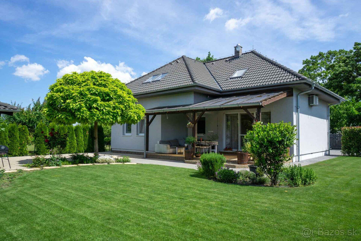 Výmerou nadštandardný rodinný dom, udržiavaná záhrada - 2