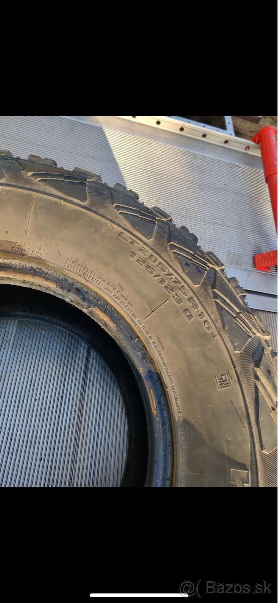 Kumho venture MT 285/75 r16 - 2