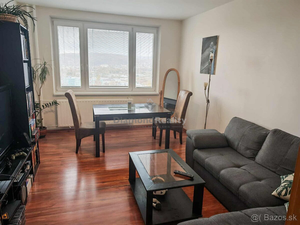 NA PREDAJ VEĽKÝ ZREKONŠTRUOVANÝ 2 IZBOVÝ BYT | 58m2 + LOGGIA - 2