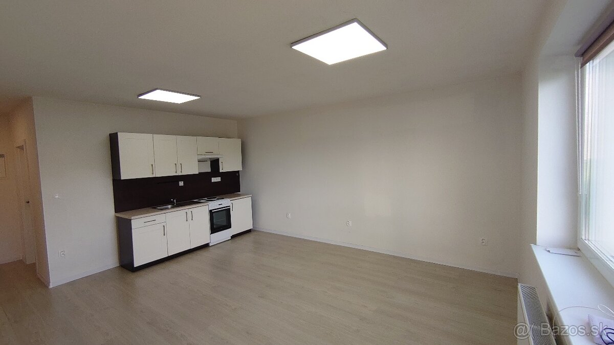 Byt Žarec 2 izbový s balkónom - 2