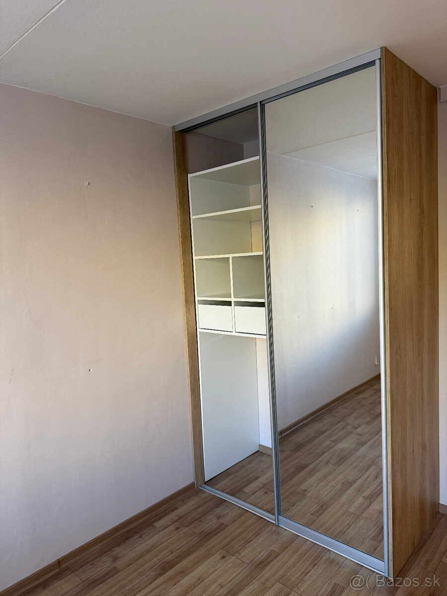 Predam vstavanu skrinu - 2