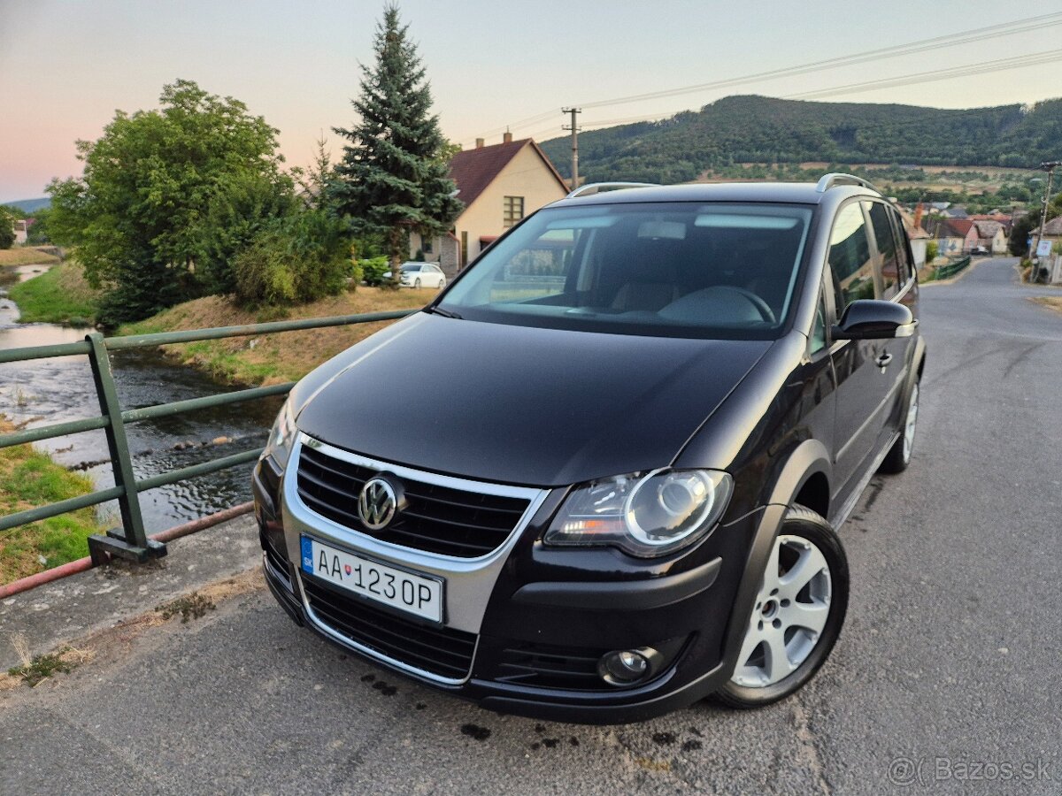 Touran CROSS1.9tdi 6RYCHLOSTNY - 2