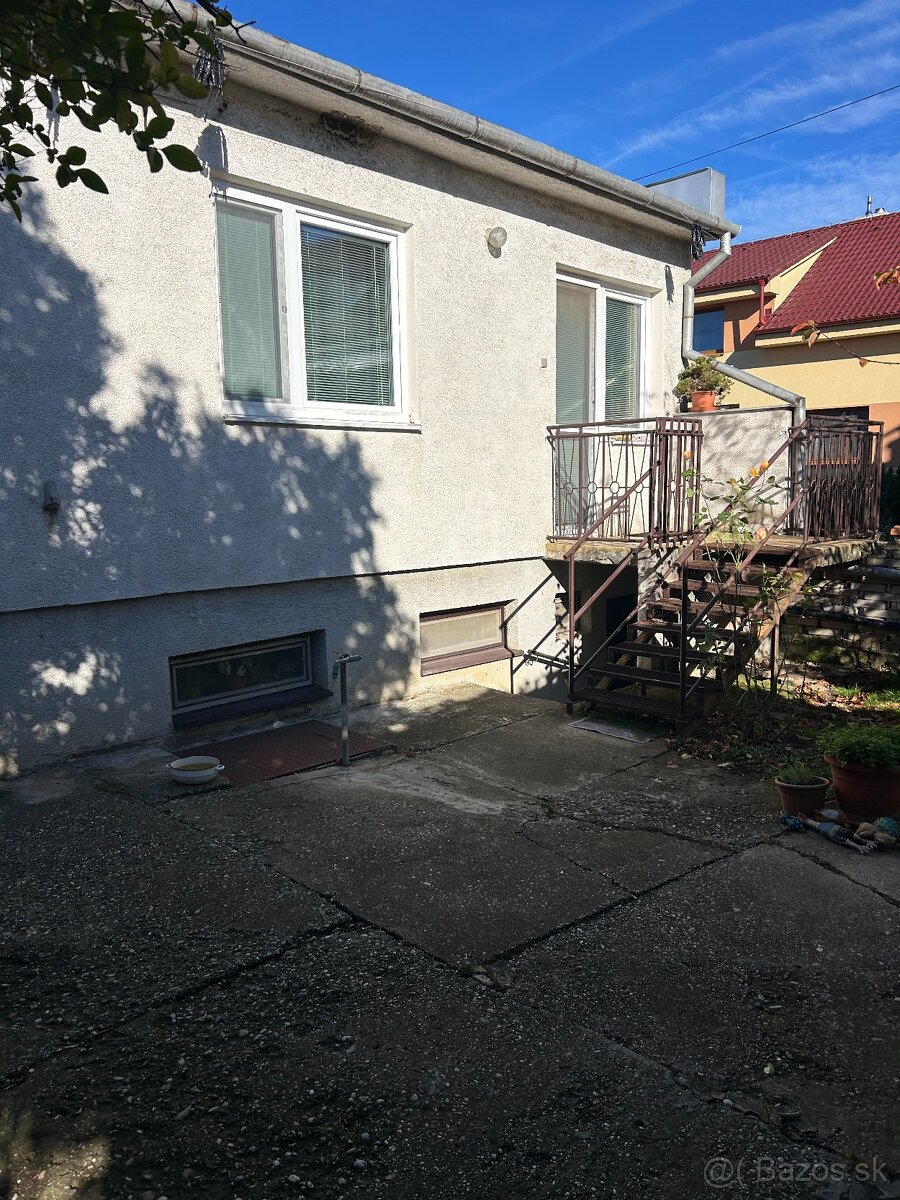 3i rodinný dom -prízemný bungalov s garážou, Blatné - 2