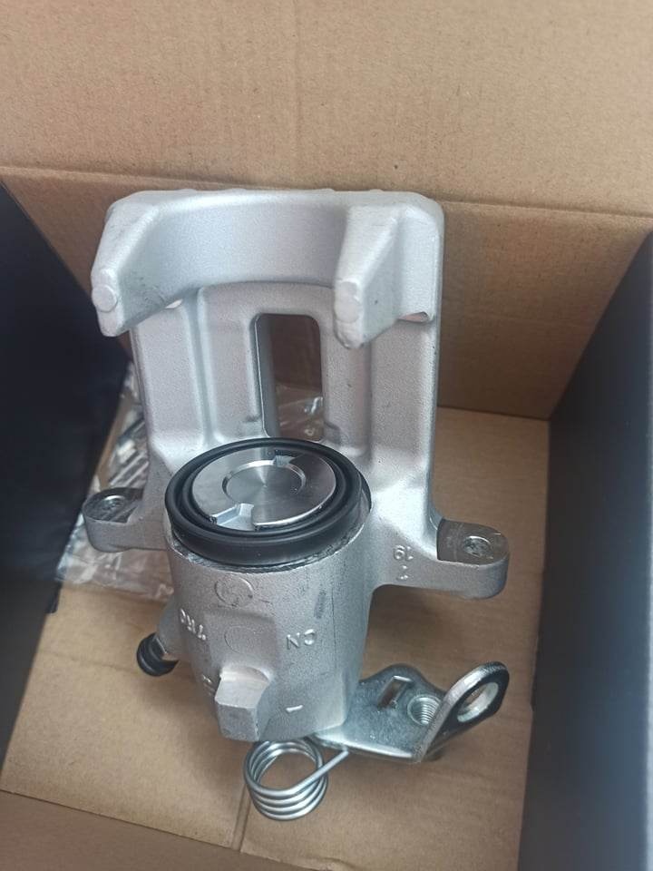 Zadné strmene na Škoda Octavia I, Vw Golf, Leon Audi - 2