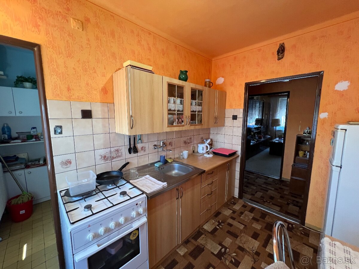 Na predaj 3 izbový tehlový byt, Dvory nad Žitavou - 2