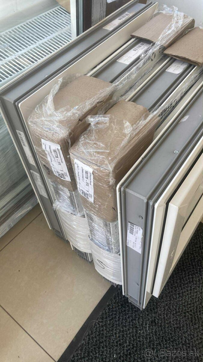 Plastové okno 580x580mm - 2