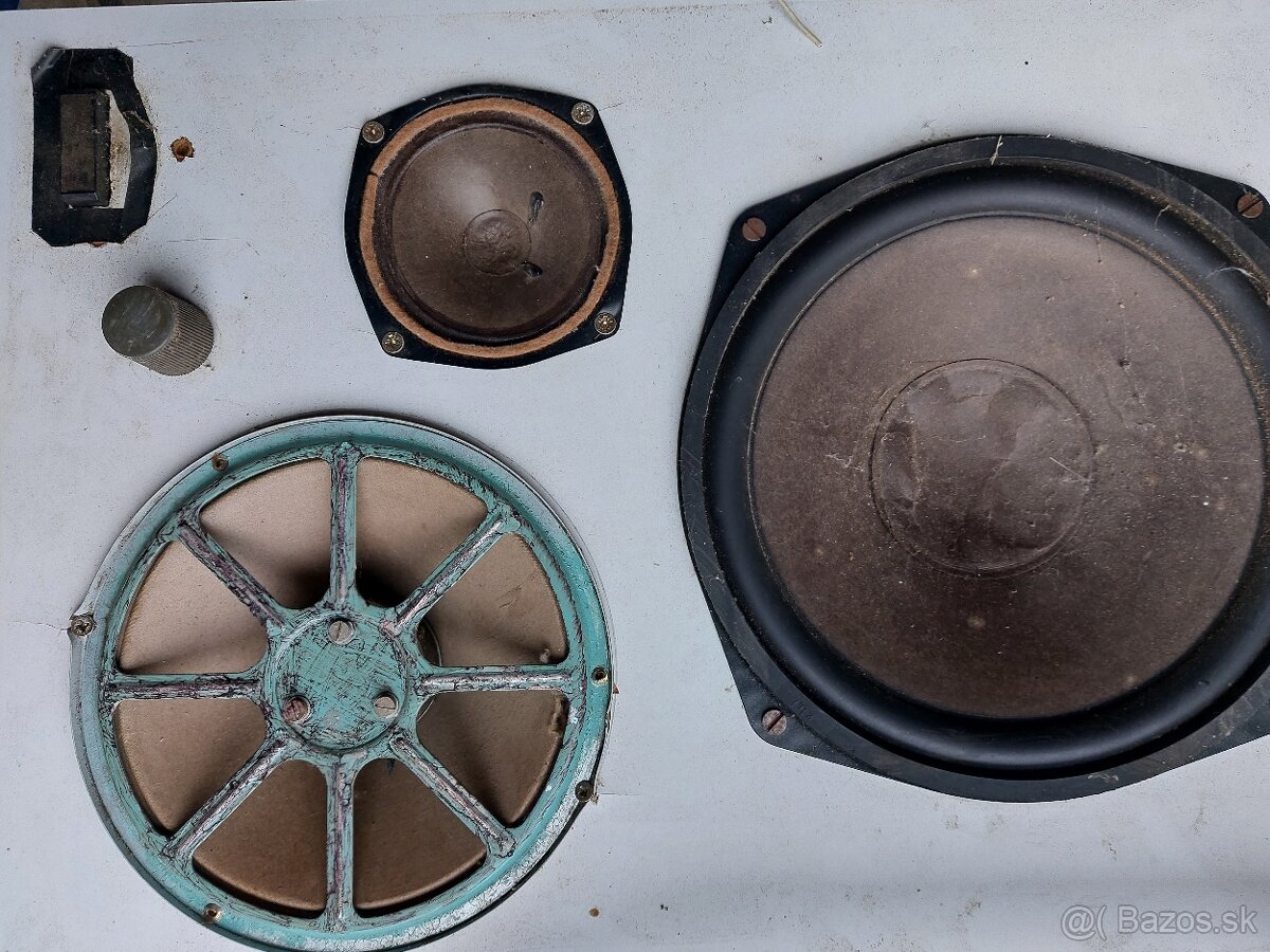 Suciastky zo starej reprobedne - 2