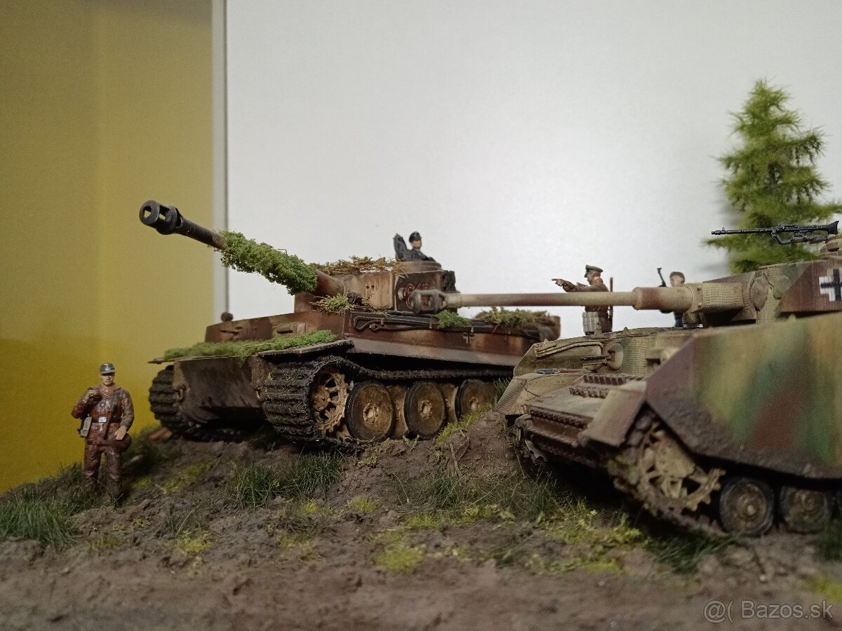 Vitrína s modelmi na predaj. - 2