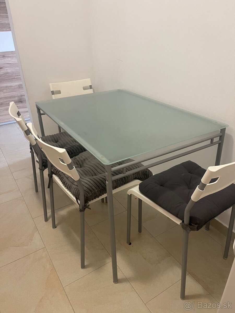 jedálenský stôl - 2