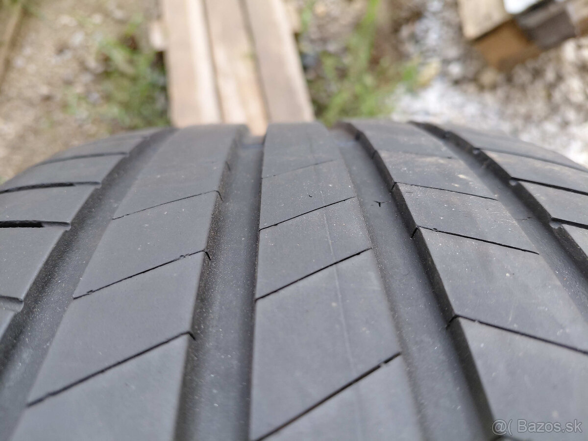 1x letna Bridgestone 225/45R19 - 2