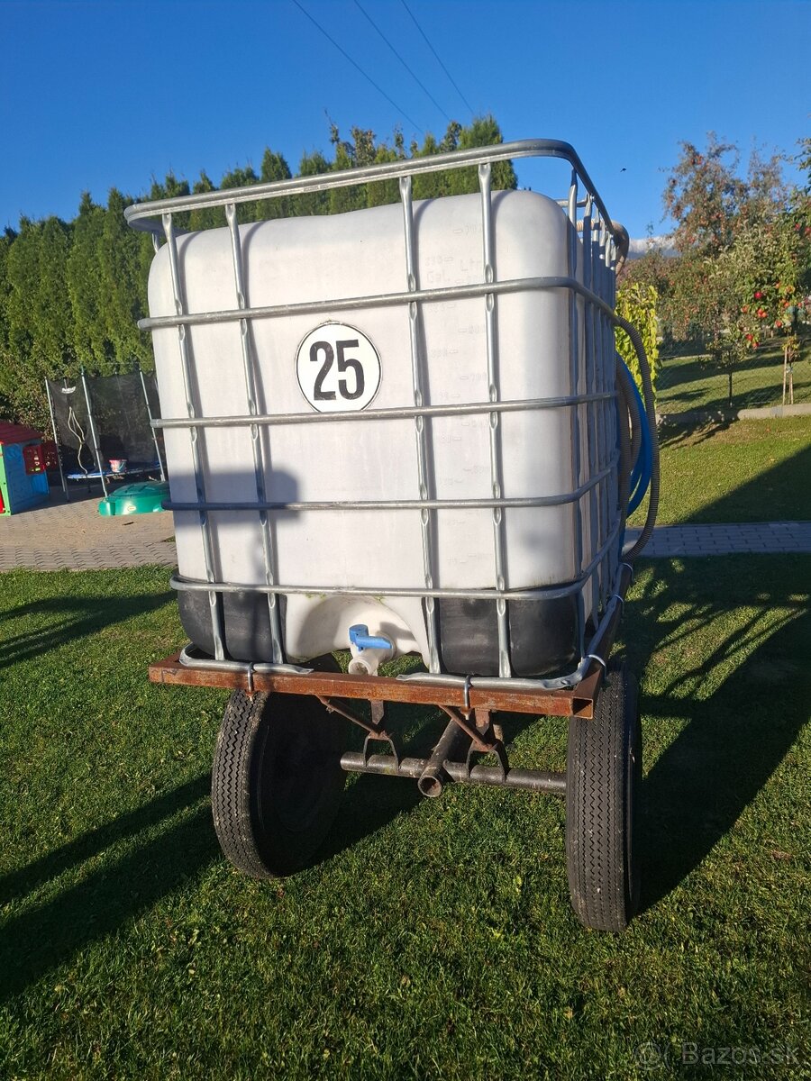 Nadrz na vodu na podvozku - 2