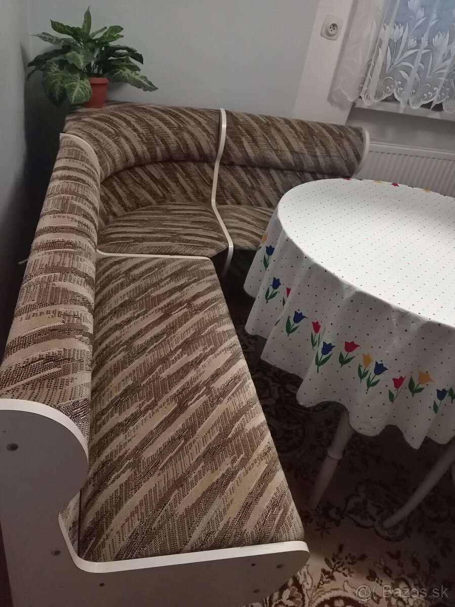 Predám jedálenský kút - 2