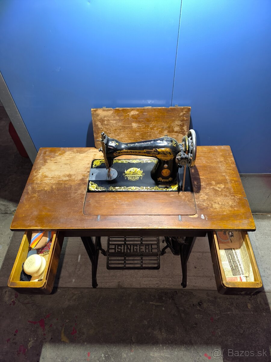 Singer šijací stroj (201K) rok výroby 1935 - 2