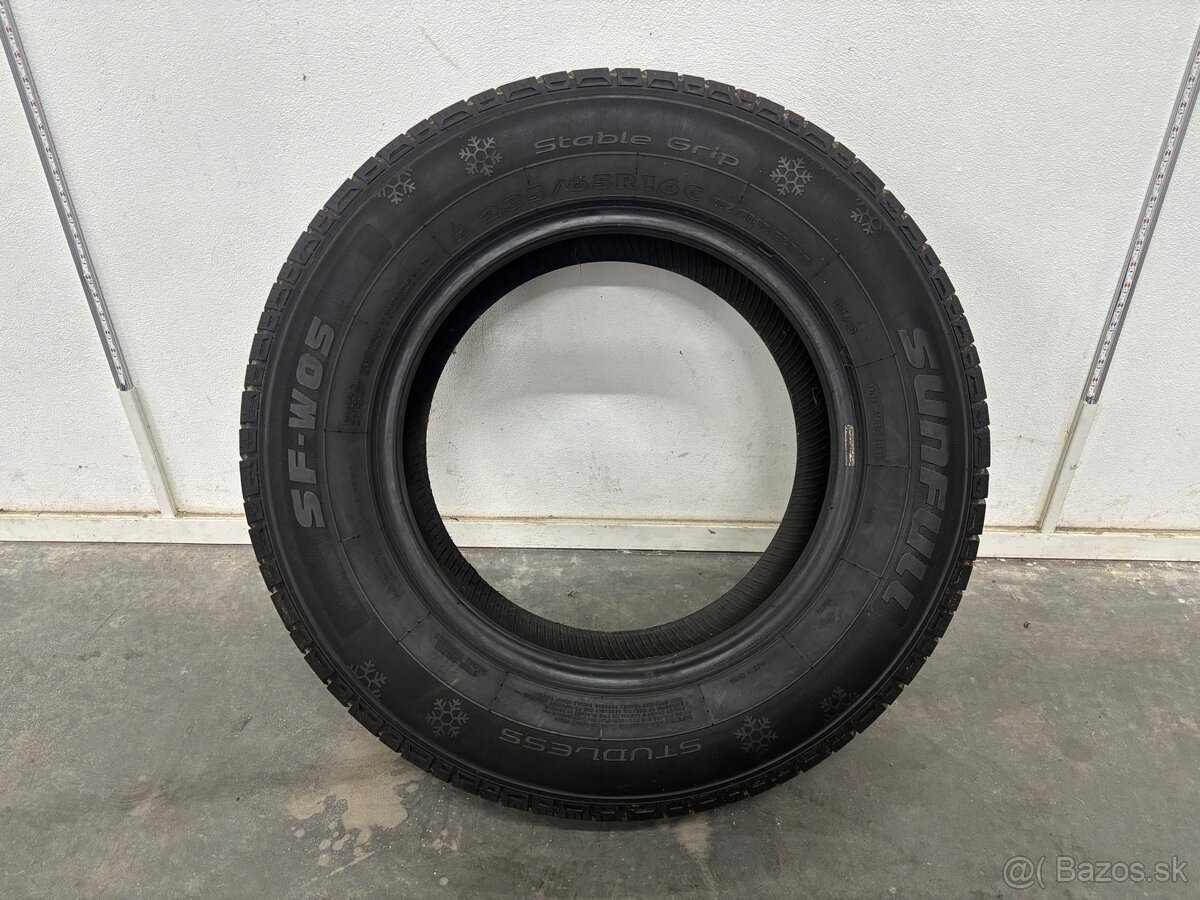 Sunfull SF-WOS 235/65 r16c zimné - 2