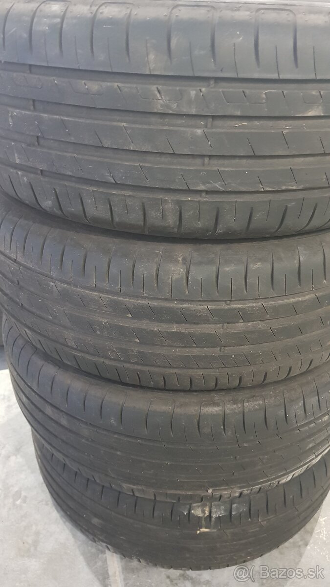 Letná sada Goodyear EfficientGrip Performance 215/55 R17 94V - 2