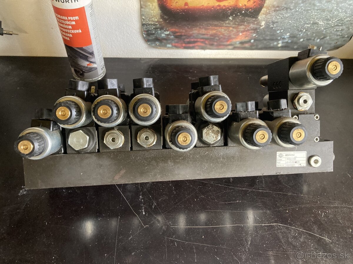 hydraulicky rozdelovac 9 sekcii iba watsap alebo mail - 2