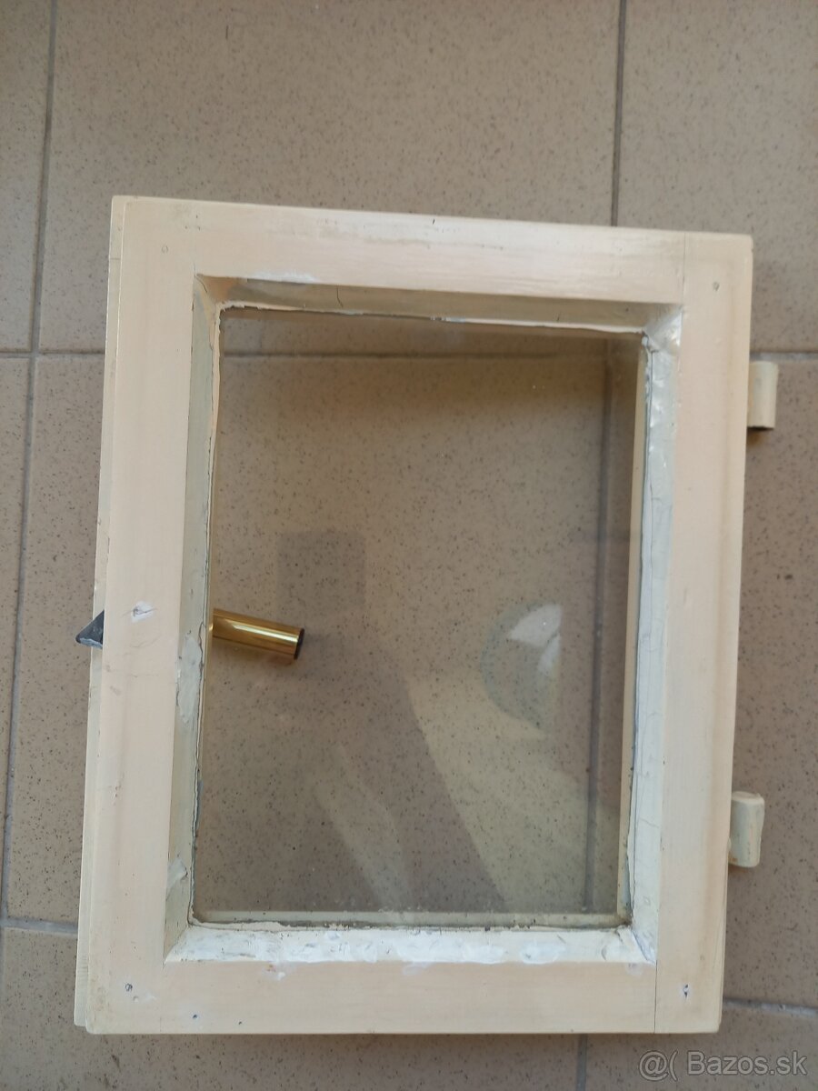 Drevené okno malé 25,5×33 - 2