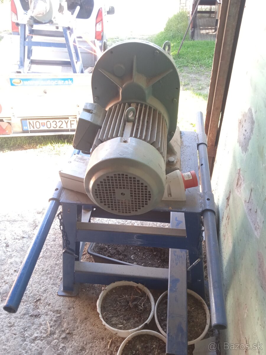 Štiepačka na drevo - 2