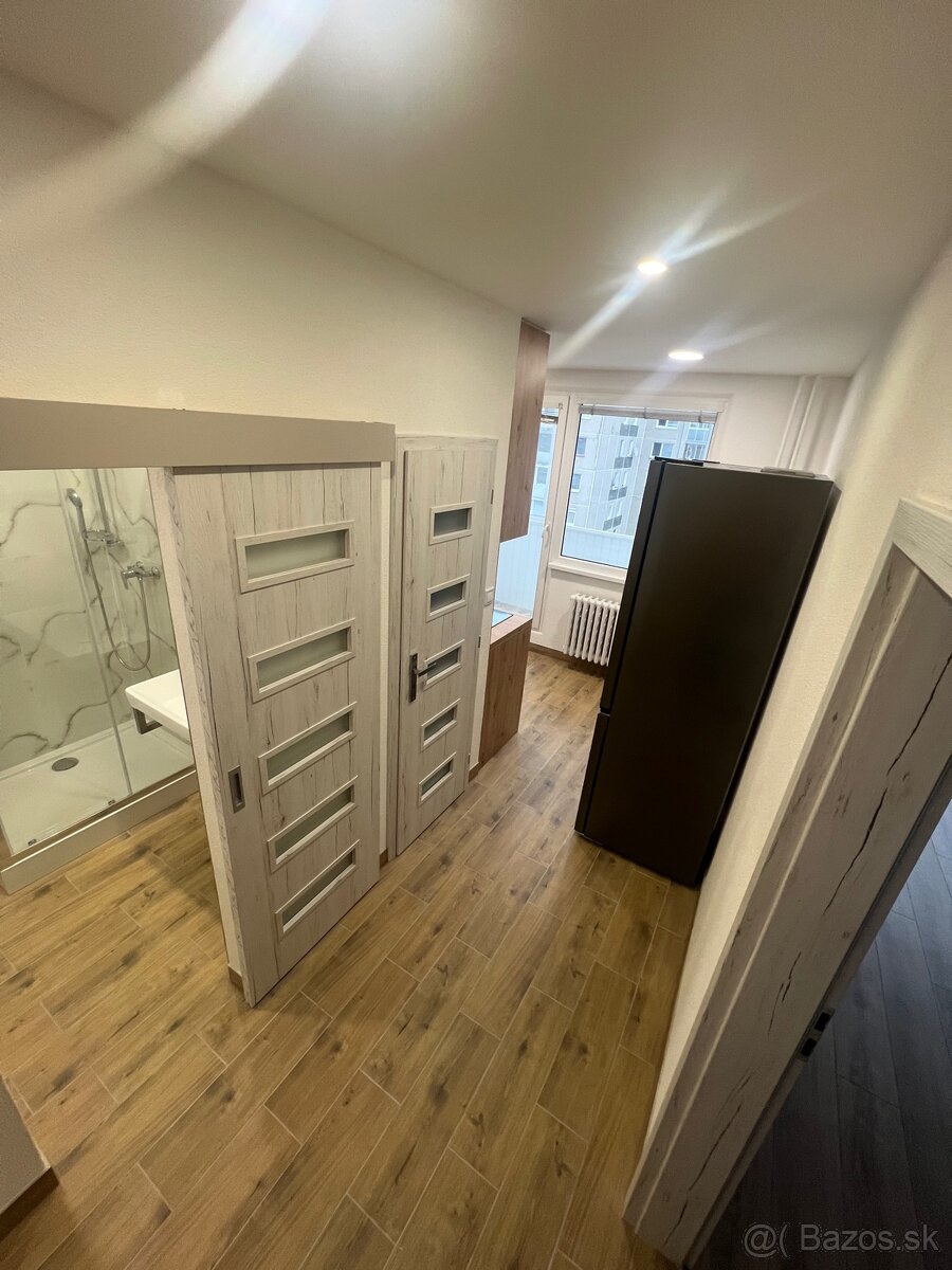 Prenájom - 1 - izbový byt s balkónom na sídlisku Nový Juh - 2