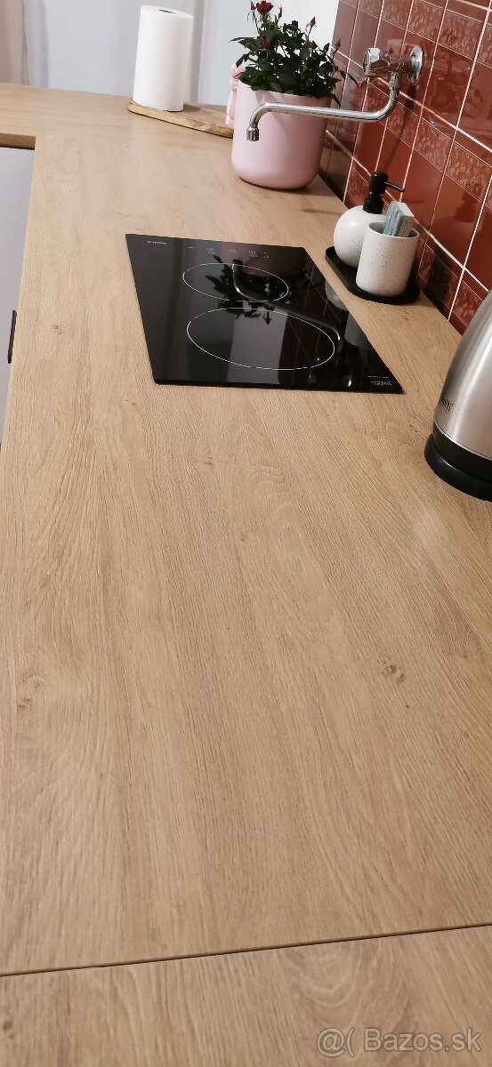 Pracovná doska so sklokeramickou varnou doskou BEZ LINKY - 2