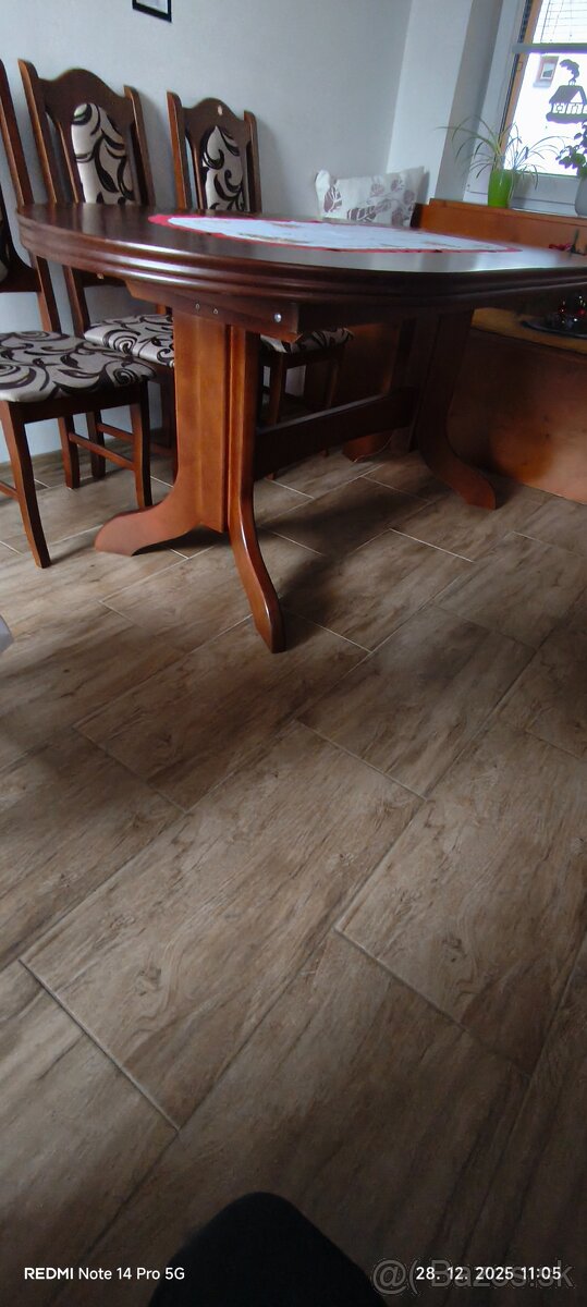 Jedalensky stôl a stoličky - 2