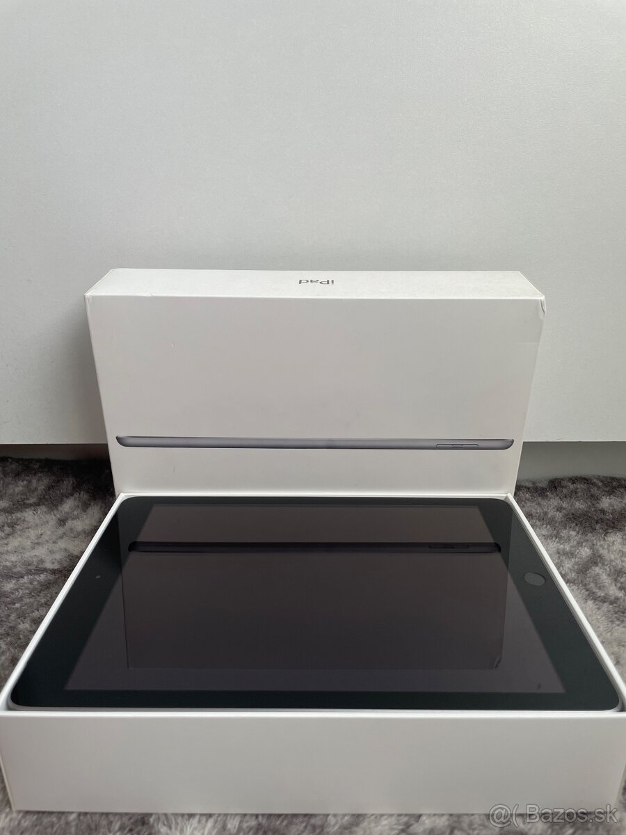 iPad 5th generation 32GB Cellular - 2