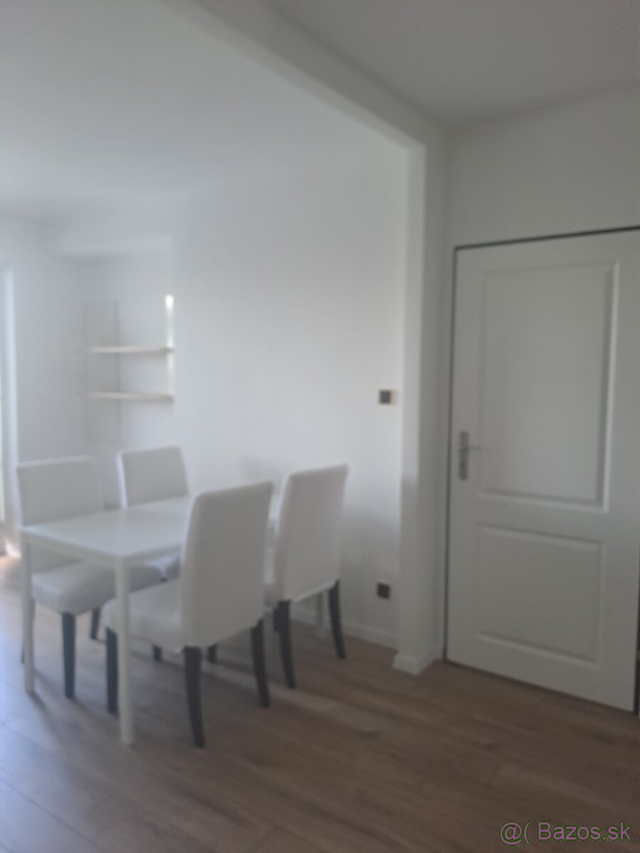 Prenajmem 3 izb.byt vo Zvolene - 2