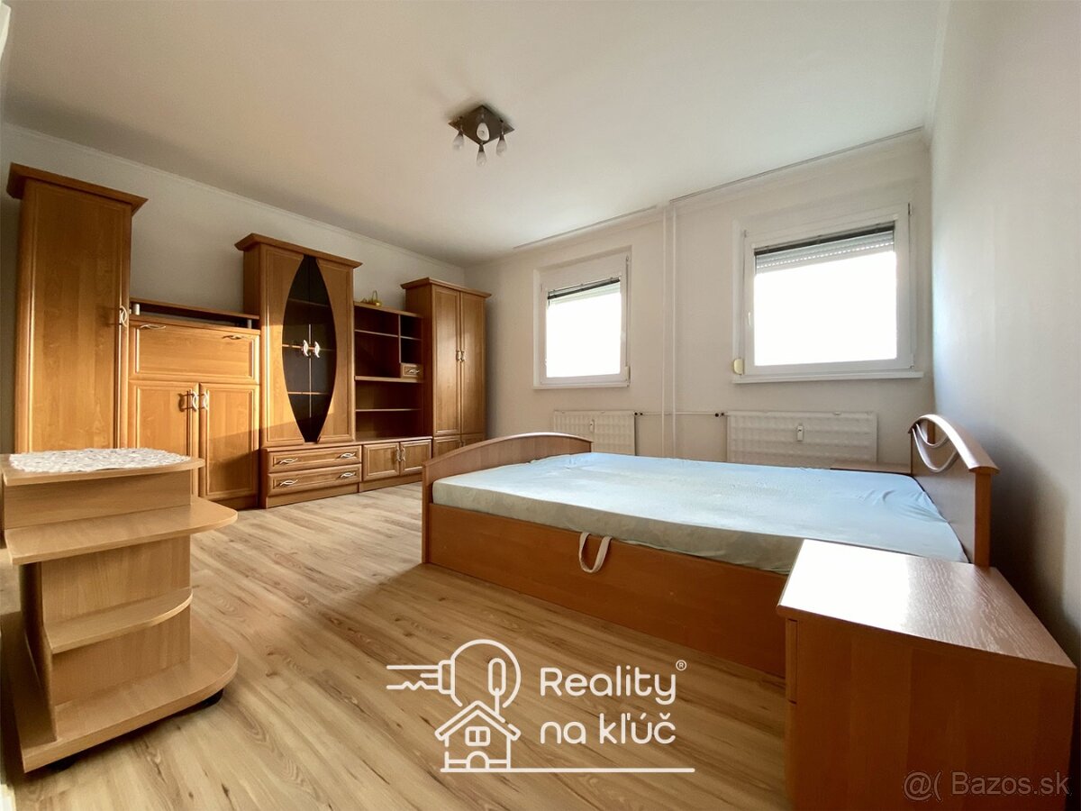 Na prenájom zariadený 1-izbový byt na Roľnícke ul. v NZ - 2