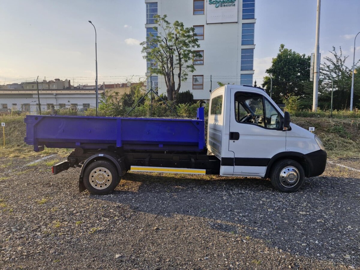 Kontejnerové Iveco daily do 3,5 t - řidičský průkaz sk. B - 2