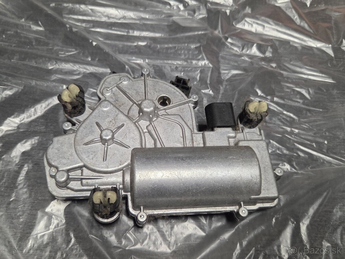 Zamok piatych dverí 4M0827887C - 2