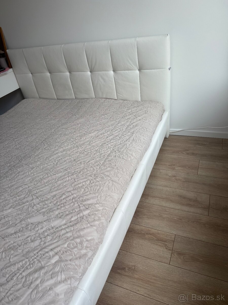 Biela kožená postel - 2