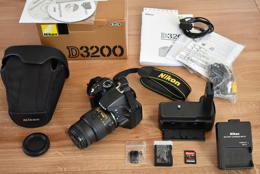 Nikon d3200 s VR AF 18-55 + brasna - nafotene 17 tisic.sn. - 2