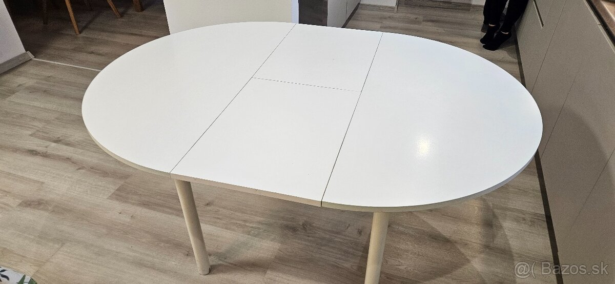 okrúhly biely rozkladací stôl - 2