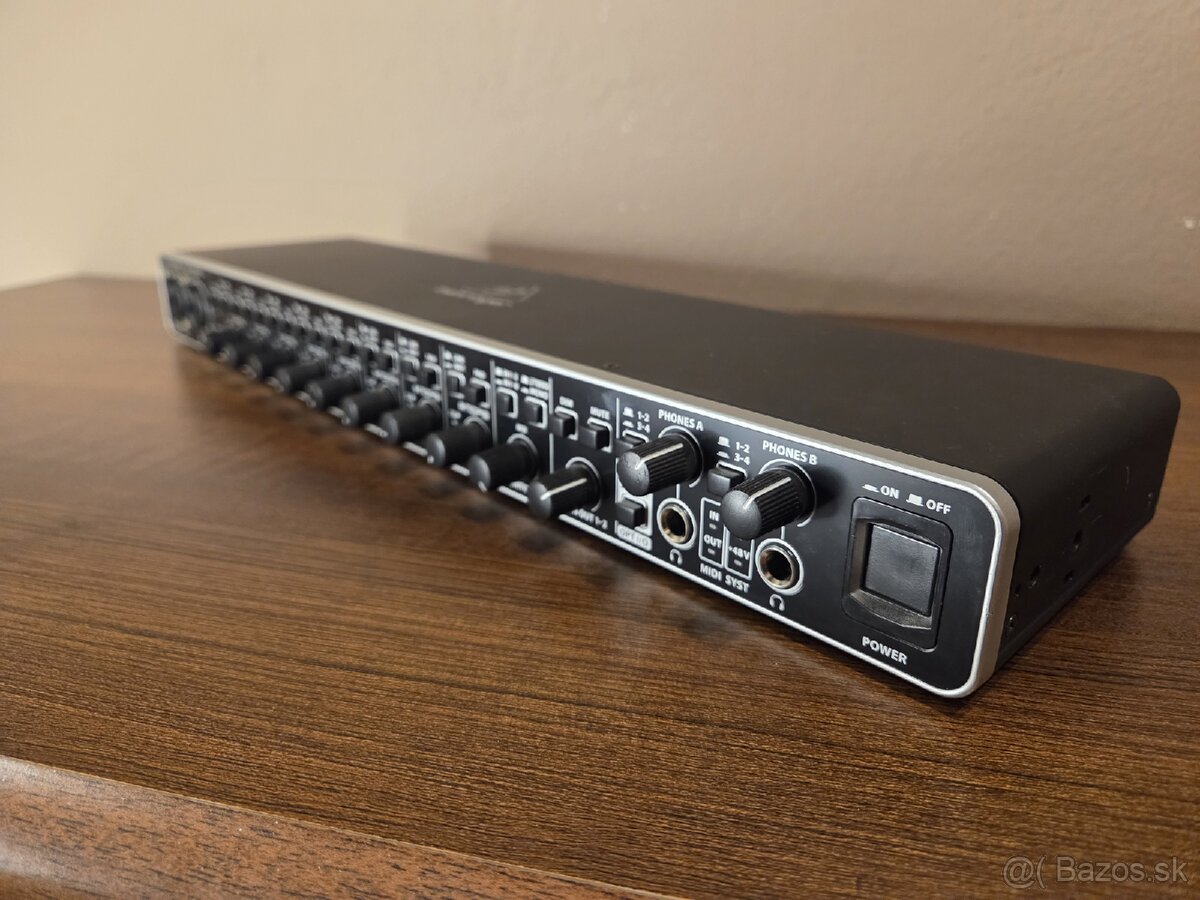 Behringer UMC 1820 - 2