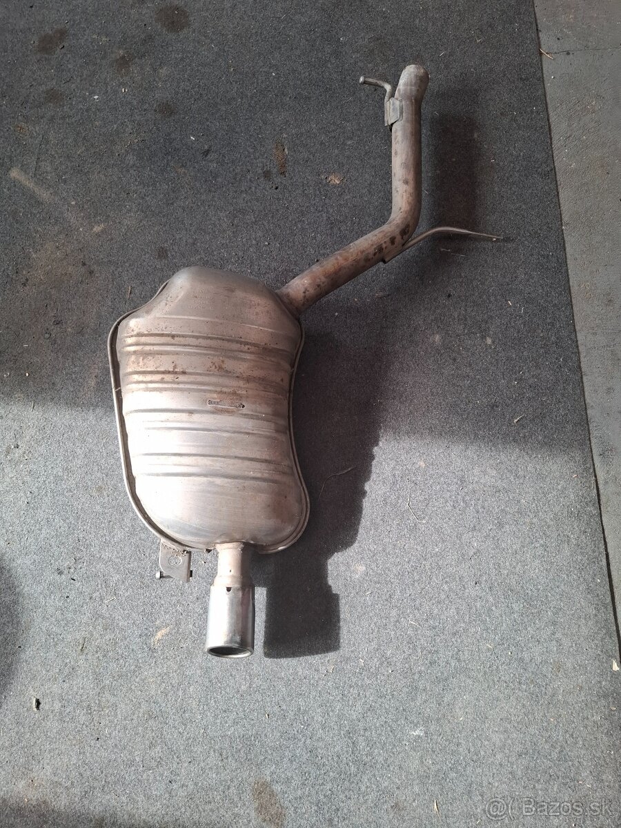 AUDI A8 D3 výfuk pravá časť - 2