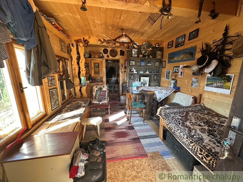 Drevenička na polosamote, obec Drábsko - 2