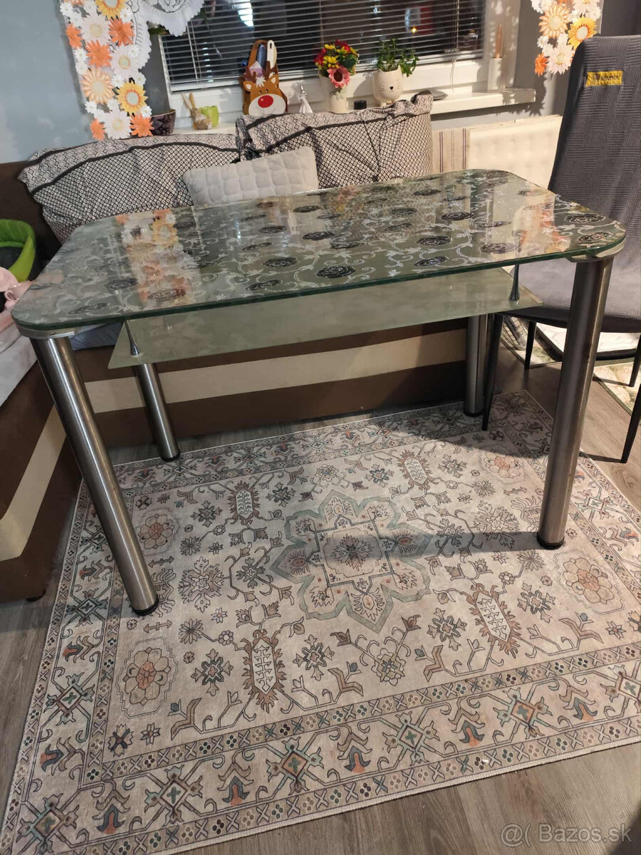 Jedálenský stôl - 2