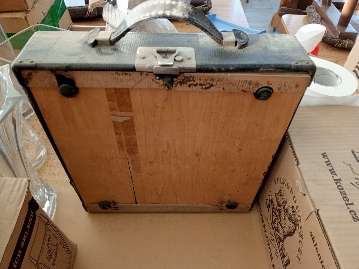 Nábytok z reštaurácie - 2