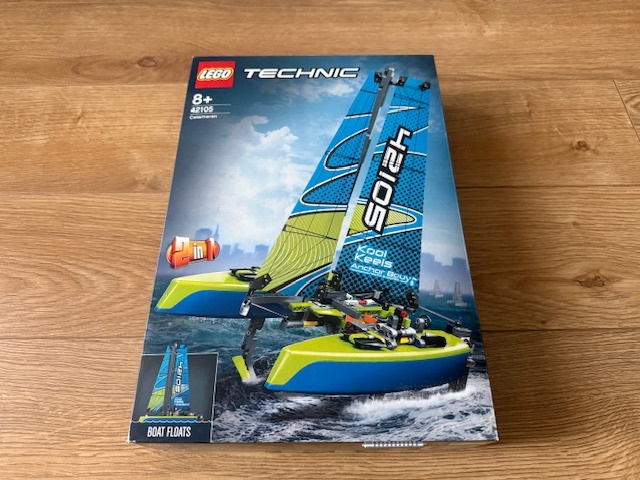 Predám LEGO Technic 42105 Katamarán - 2