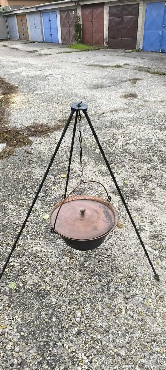 Predám medený kotlík s trojnozkou - 2