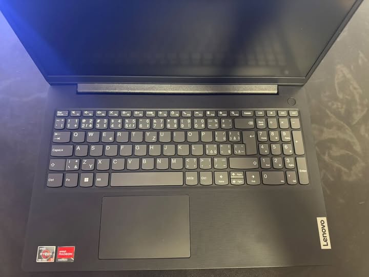 Lenovo V15 G4 AMN - 2