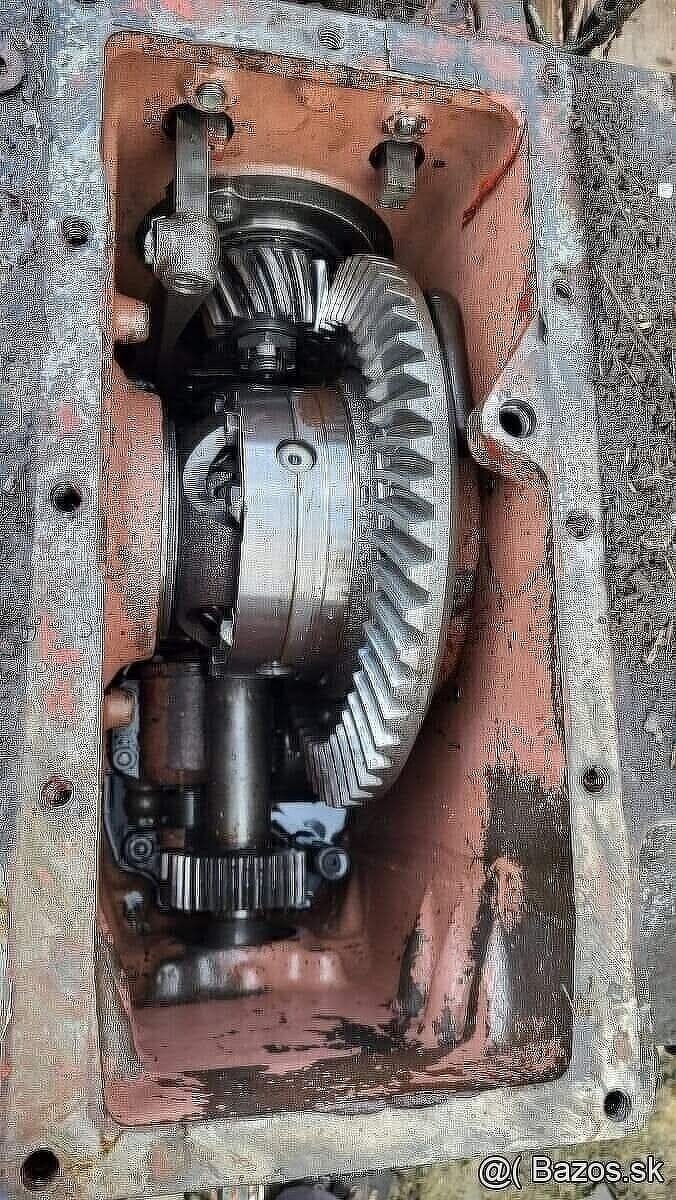 Zadna cast traktora zetor 7245 - 2