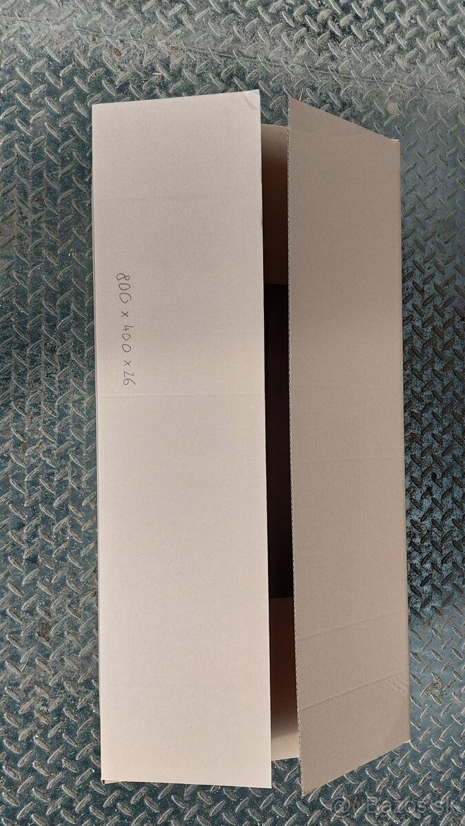 Kartóny, krabice. - 2