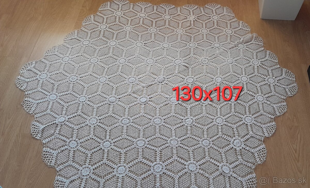 Háčkovaný obrus - 2