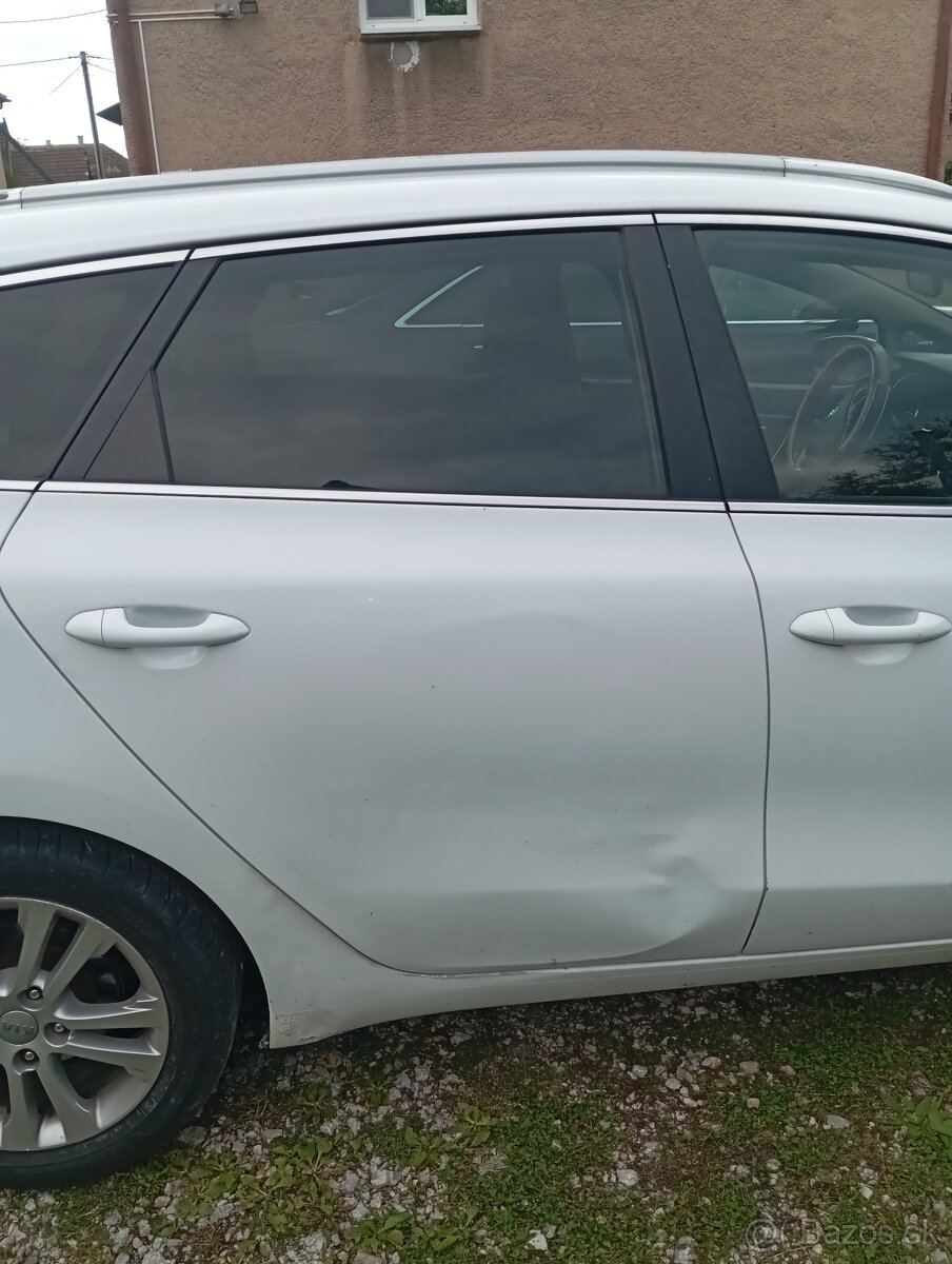 Kúpim dvere na Kiu ceed kombi - 2