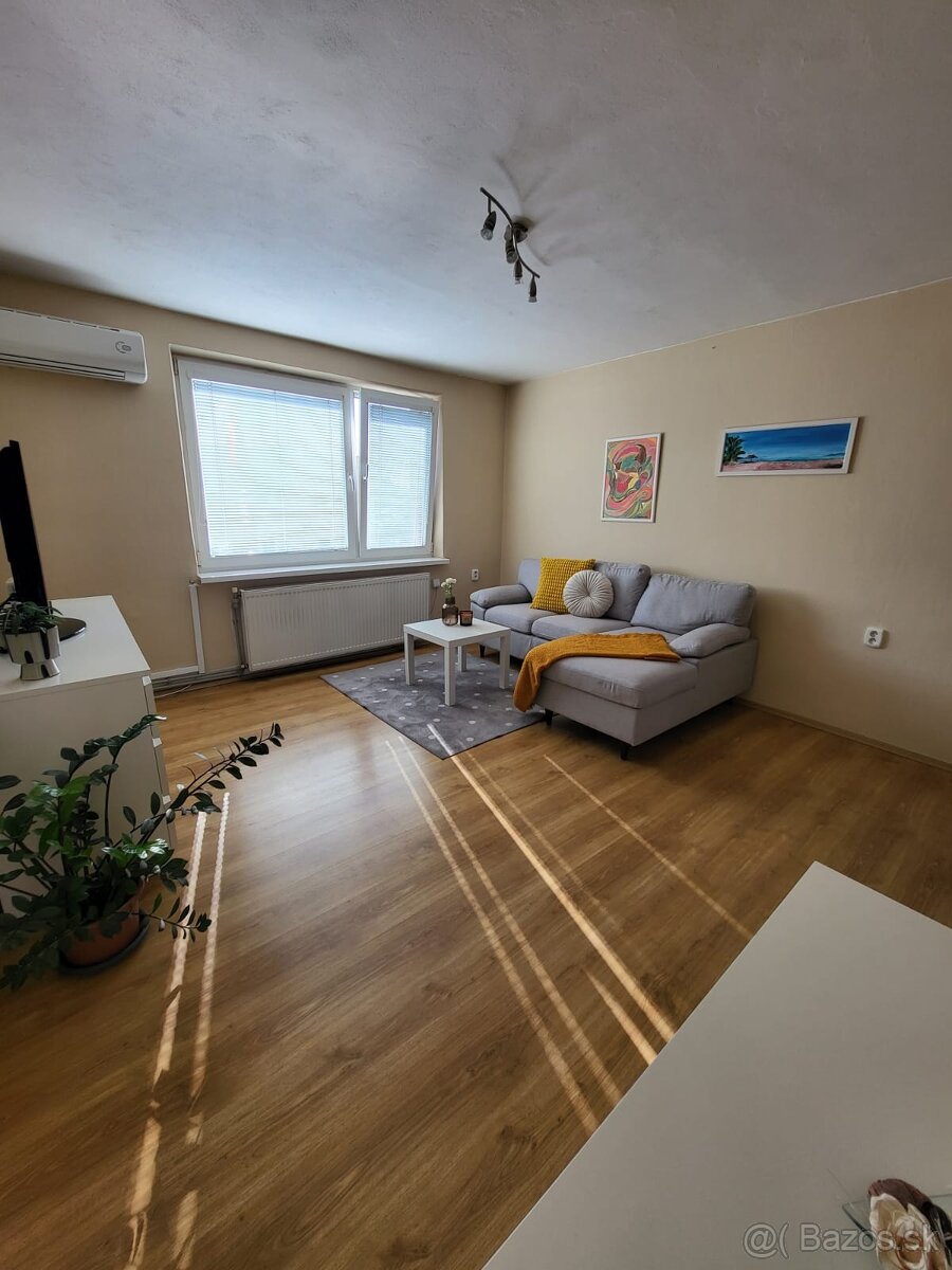 NA PREDAJ: 3-izbový byt so záhradkou v Palárikove - 2