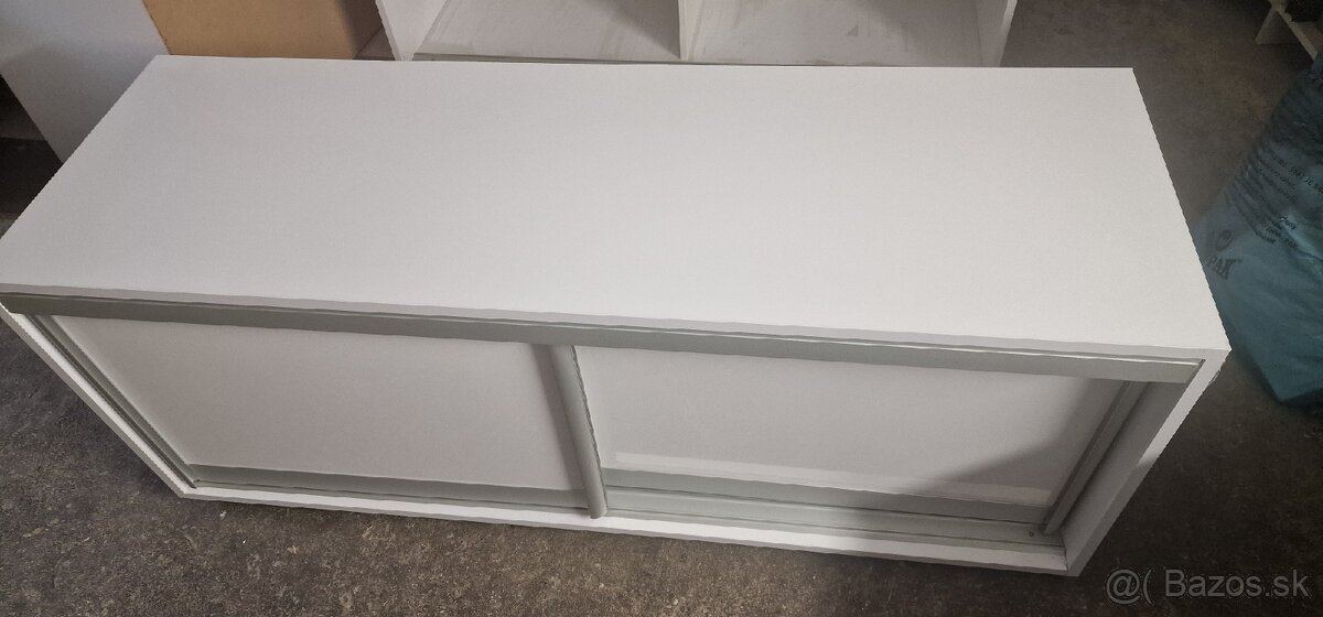 Skrinky s posuvnými dverami. - 2