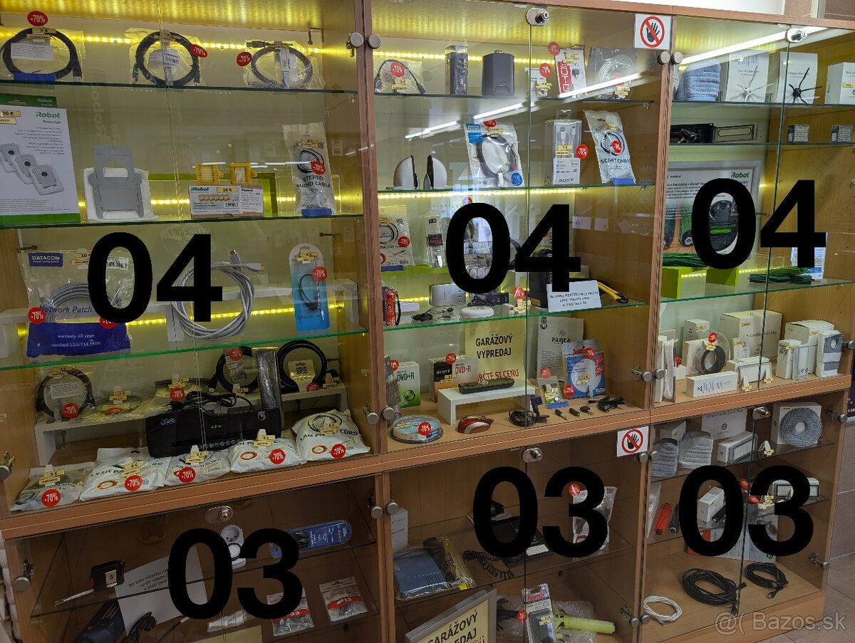 Vitrína (skrinka) a ostatný nábytok plus pútače do predajne - 2