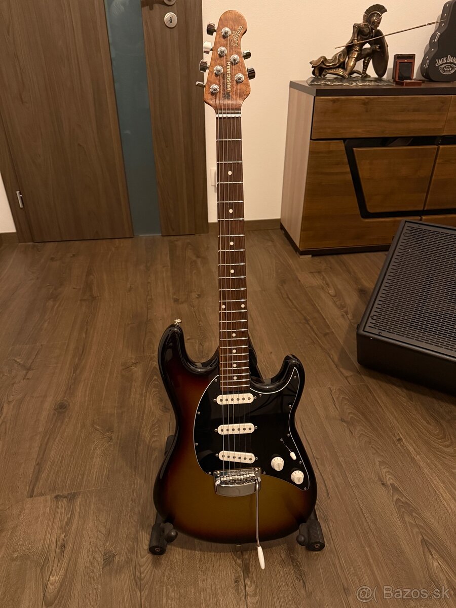 Ernie Ball Music Man Cutlass SSS – „Cukríkový“ stav - 2