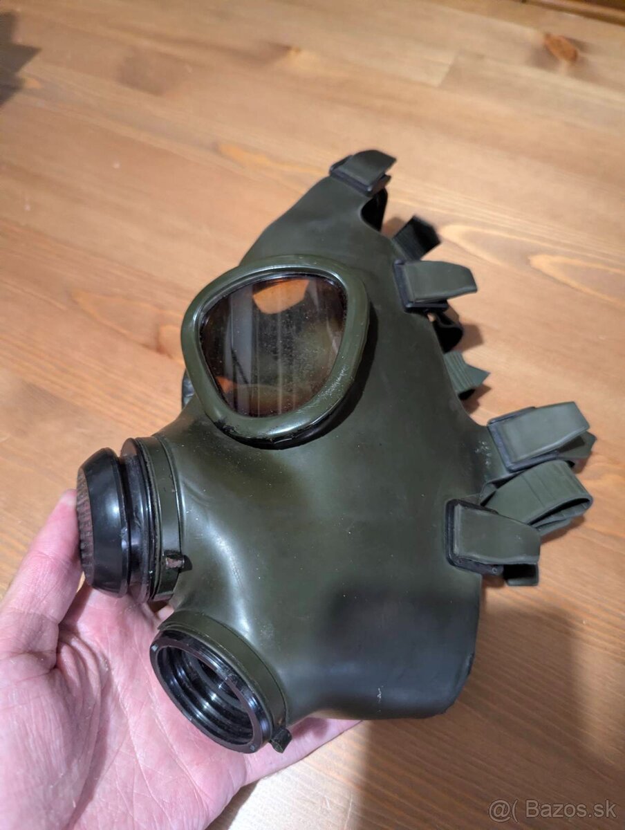 Rumunská plynová maska M74 - 2